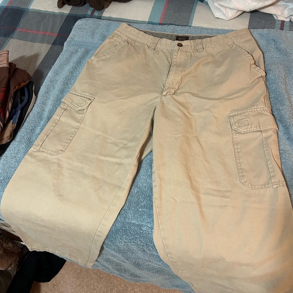 Beige khaki pants in great condition with side leg pockets comfortable - Picture 4 of 4